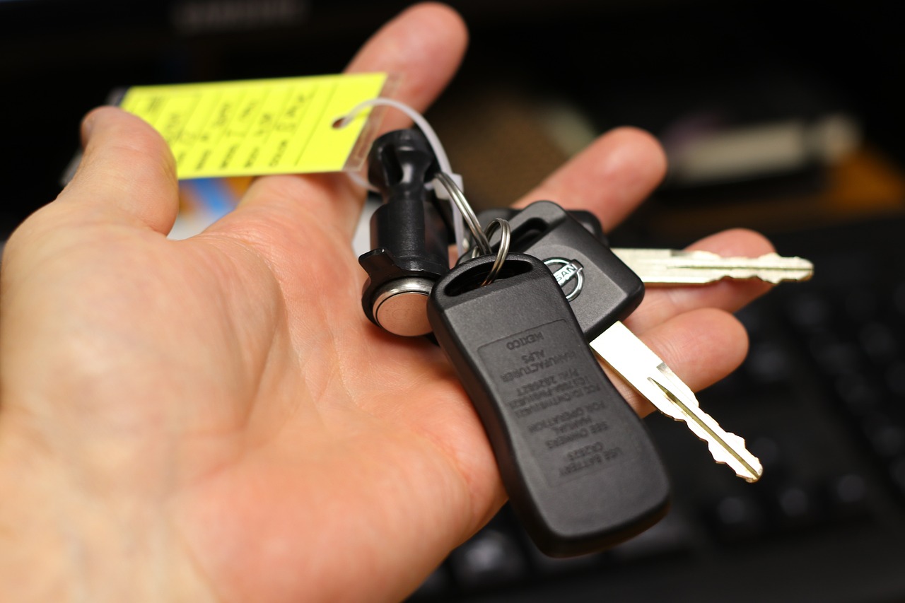 hand, car car delivery, car keys-3265578.jpg